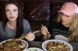 英国小姐姐吃彩色食物吗,探寻五彩斑斓的味蕾盛宴